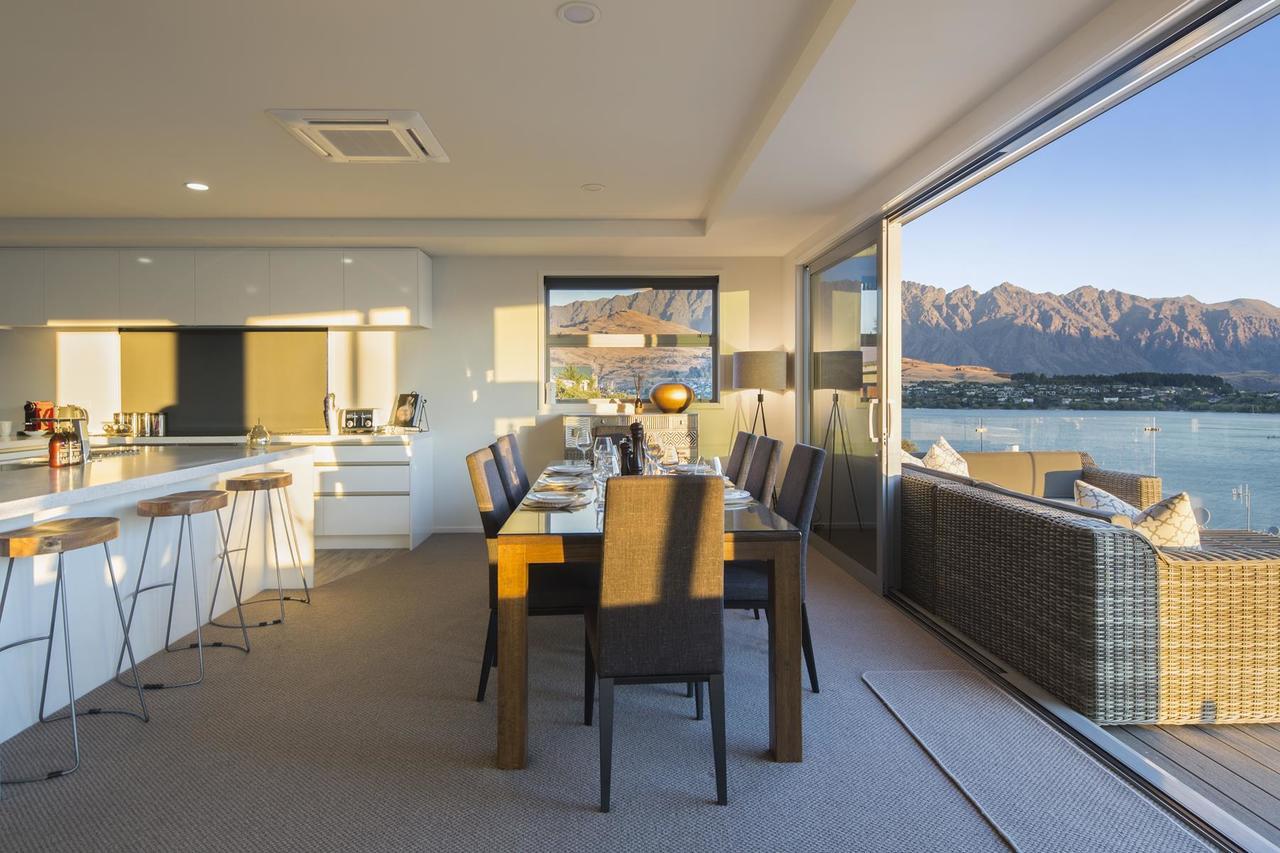 Lakefront Luxury By Amazing Accom Queenstown Exterior foto